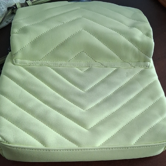 Elegant Lime Quilted Shoulder Bag - Picture 9 of 10